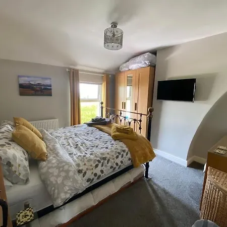 Outskirts Of Ulverston, Entire - Sleeps 4 * אולברסטון