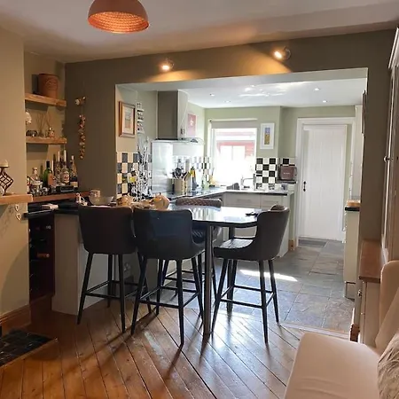 Outskirts Of Ulverston, Entire - Sleeps 4 אולברסטון