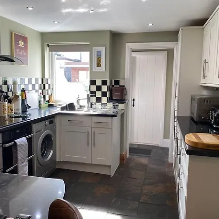 Outskirts Of Ulverston, Entire - Sleeps 4 *